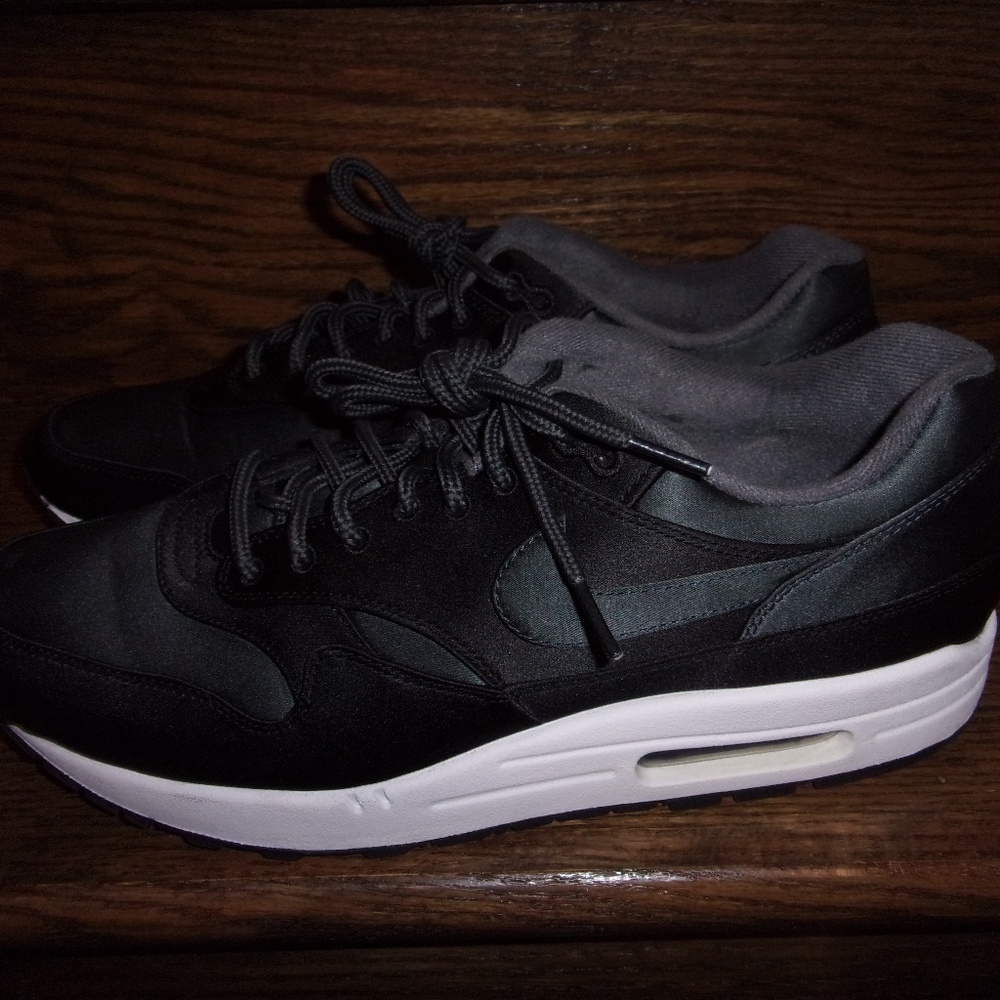 Mens Nike Air Max 1 SE "Satin Pack" Black/Platinum